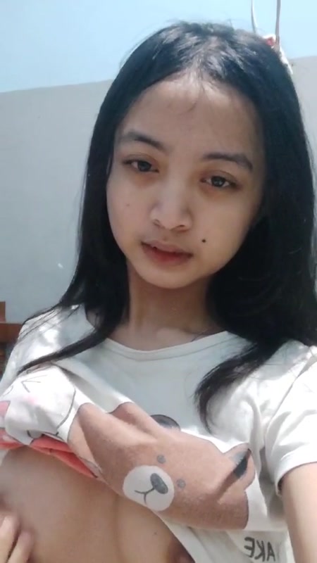 Bé non dâm nứng khoe đầu ti cho thằng bồ xem cực nứng