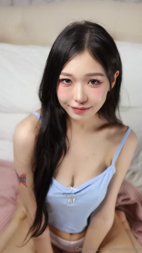Em gái xinh show hàng