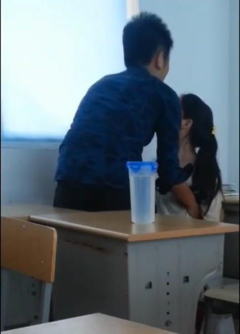 Làm tình trong lớp học